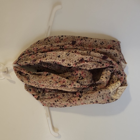 Scarf bundle - Picture 5 of 12